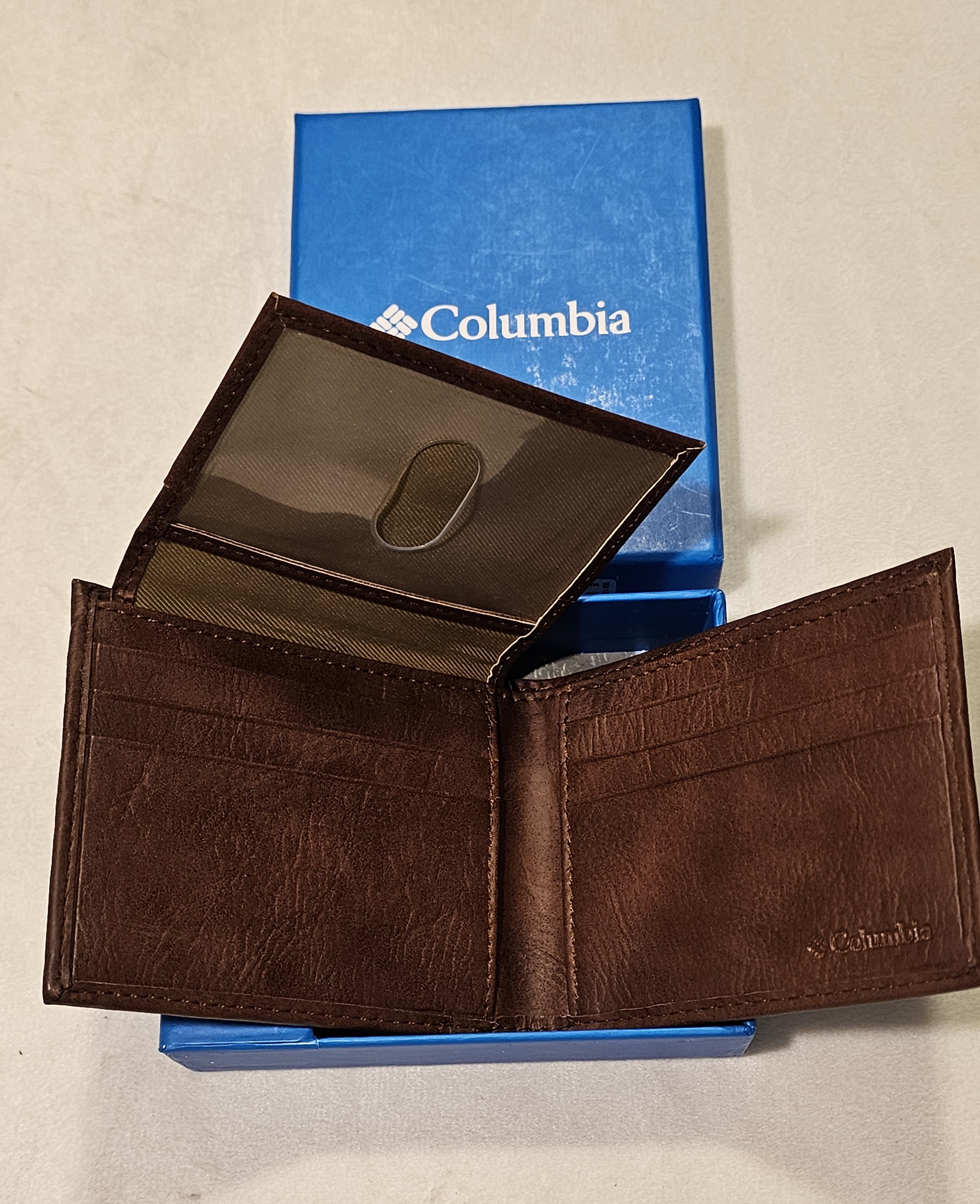 Cartera Columbia